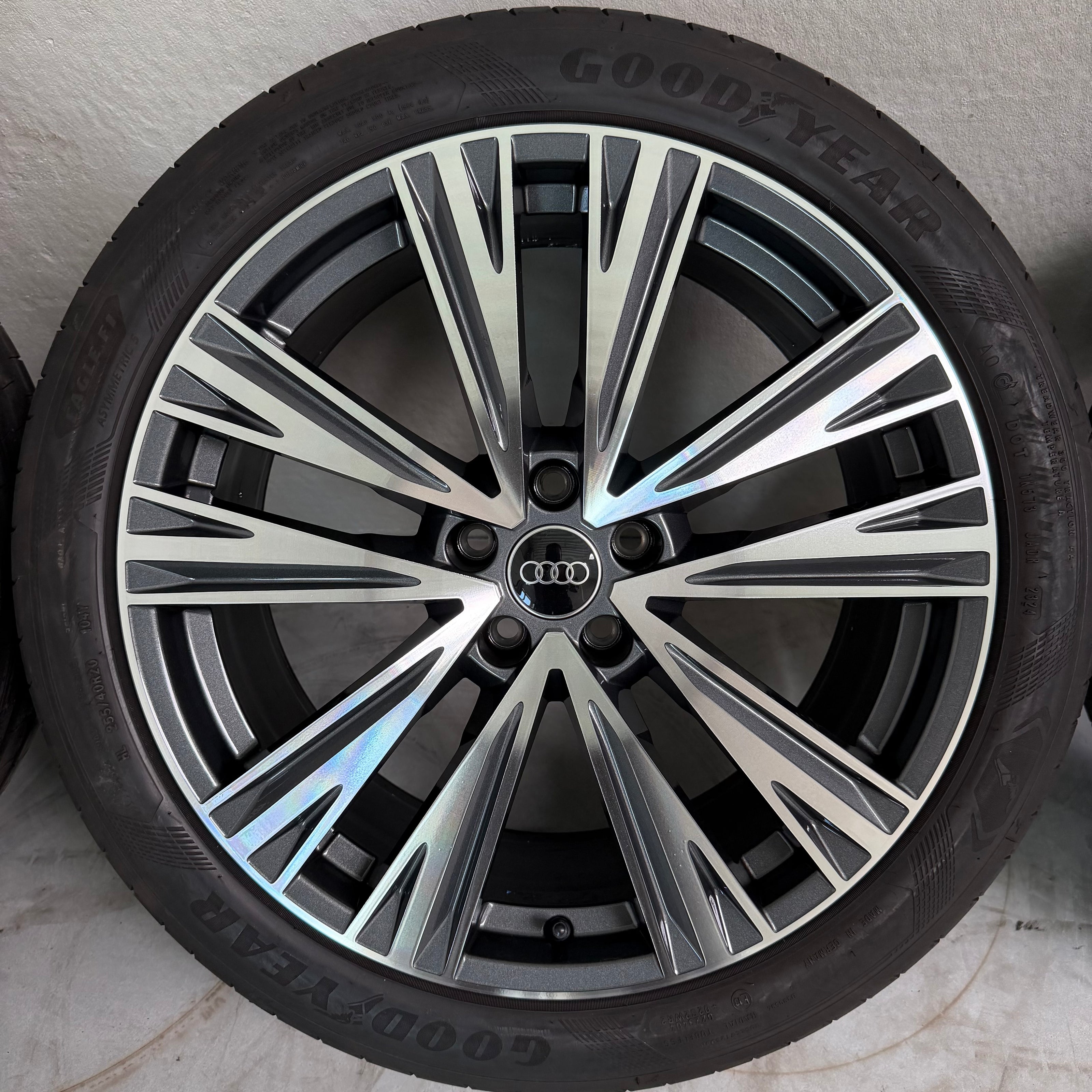 20 INCH ORIGINELE AUDI A6 S6 VELGEN MET ZOMERBANDEN