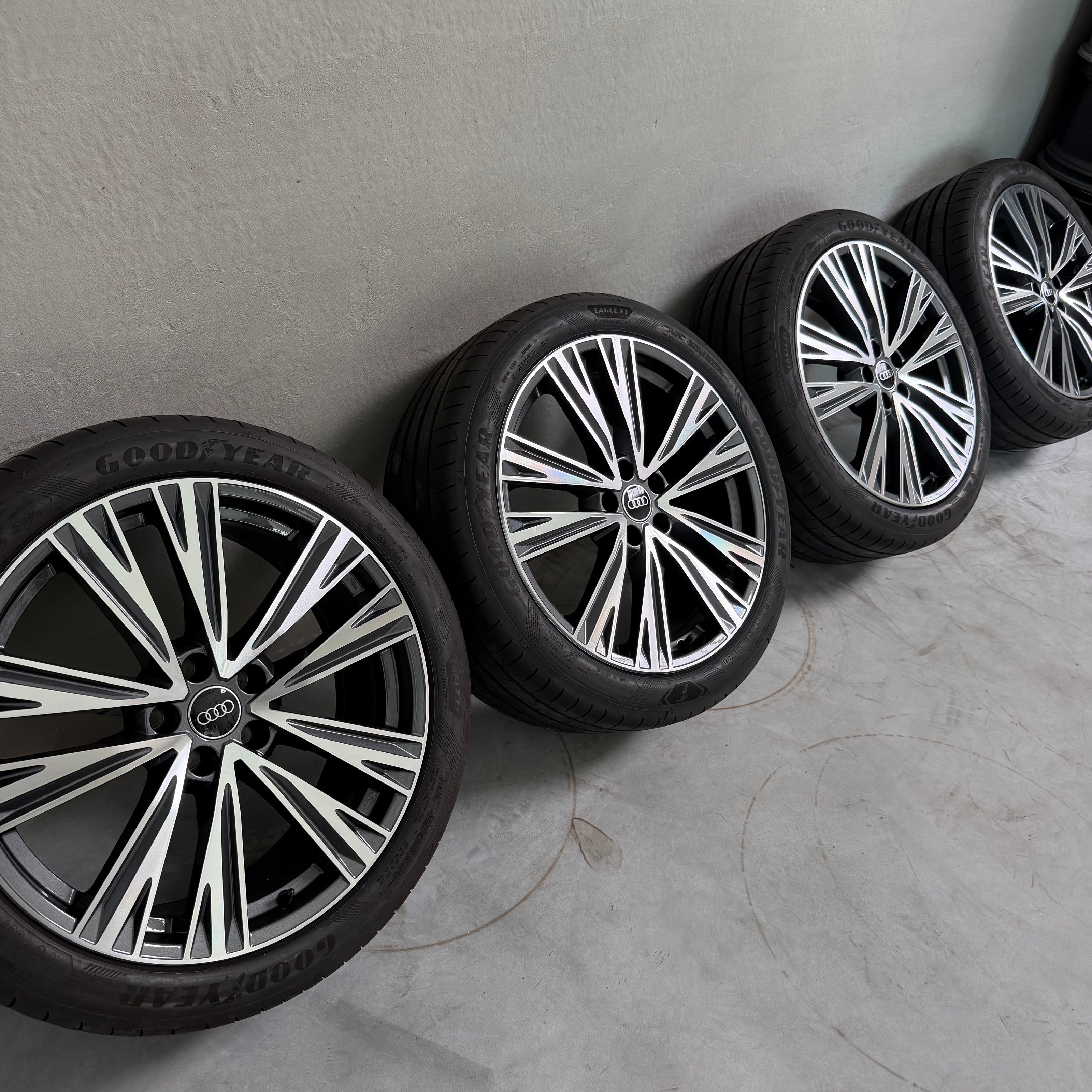 20 INCH ORIGINELE AUDI A6 S6 VELGEN MET ZOMERBANDEN